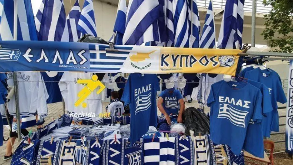 "Δεσπόζει" το κασκόλ "Ελλάς - Κύπρος" - "Αδέρφια!" (βίντεο)