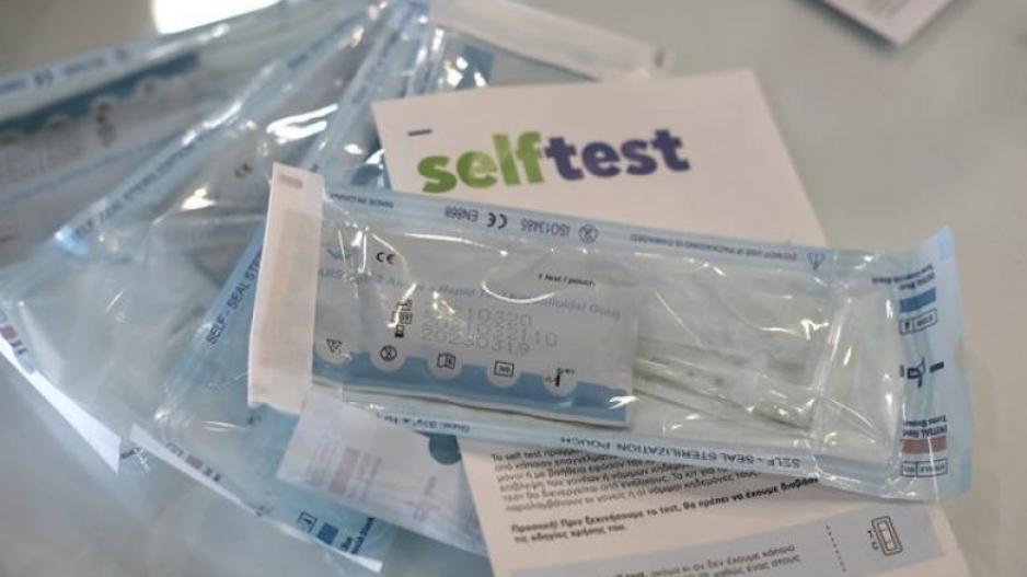 Με το ένα πωλούν self test τα φαρμακεία - Εξαφανίστηκαν τα πακέτα