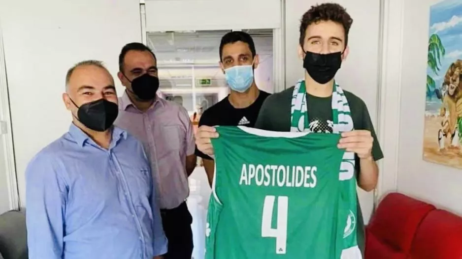 Ρίγη συγκίνησης σκόρπισε η Ομόνοια – Υπέγραψε τον μαχητή της ζωής Αποστολίδη