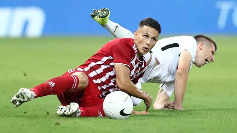 «Κατήγγειλε τον Ολυμπιακό σε FIFA και UEFA για εργασιακό μπούλινγκ»