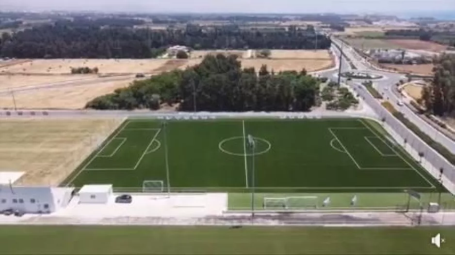 Η Πάφος παρουσιάζει το μοναδικό γήπεδο με τεχνητό χλοοτάπητα στην Κύπρο