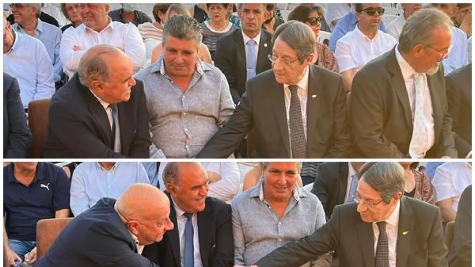 Χειραψίες... ο ΠτΔ