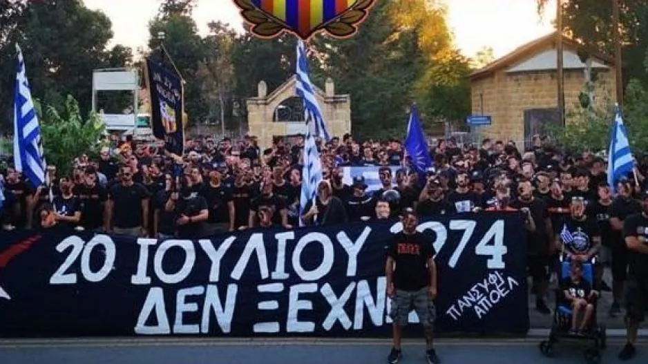 Πορτοκαλί/"Ο ΑΠΟΕΛ ΔΕΝ ΞΕΧΝΑ!" (Πορεία και μετά... Μπότεφ)