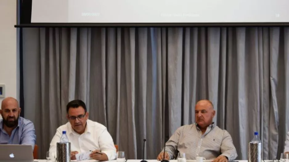 Ανανέωση... εντολής για τα επόμενα 2 χρόνια (φώτος)
