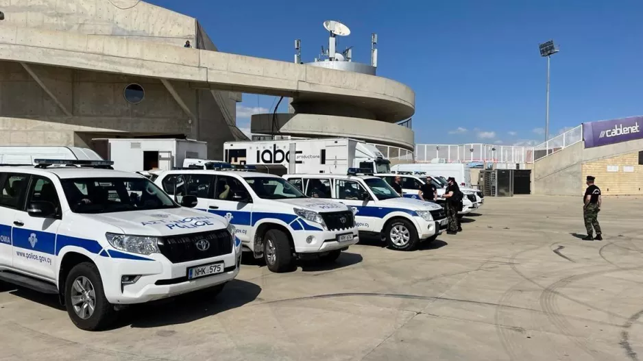 Αποκλεισμός σε 18χρονο για μεταφορά φωτοβολίδων