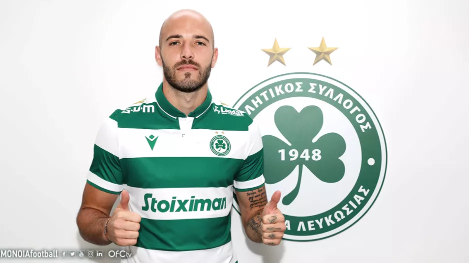 Υπέγραψε και έβαλε τα πράσινα της Ομόνοιας! (φώτος)