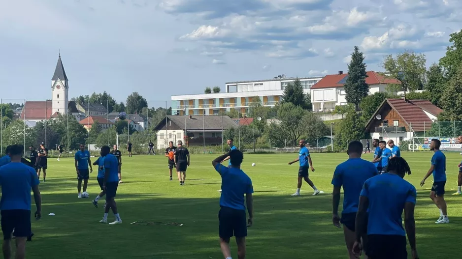 Η εντεκάδα του Τσόρνιγκερ με Σλόβαν