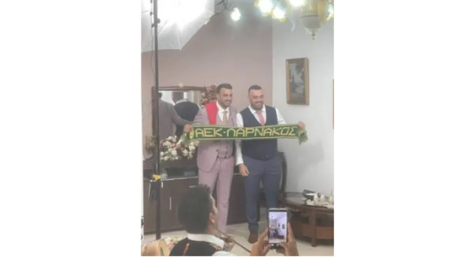 Ζώματα με... κασκόλ ΑΕΚ (βίντεο)