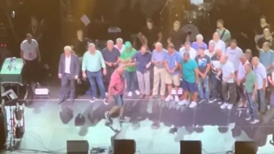 Τα... έσπασε! (Ομόνοια)