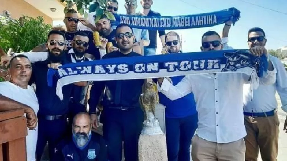 Mε... παπά και με κουμπάρο και Απόλλων!