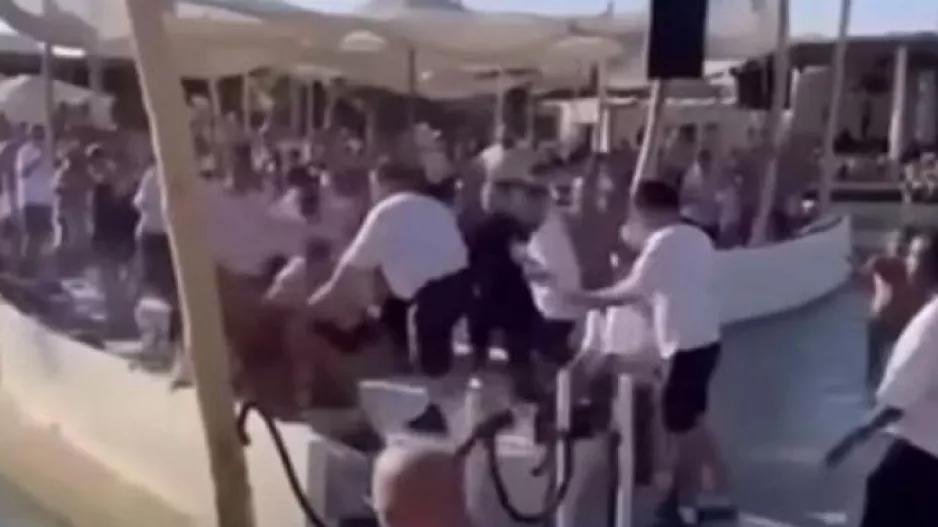 Ξύλο... σε Beach Bar της Μυκόνου (βίντεο)