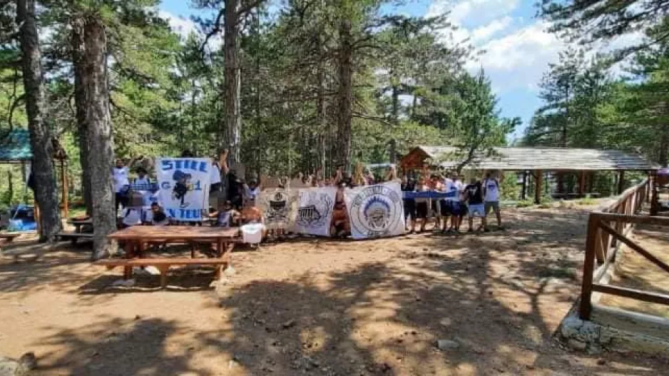 ΘΥΡΑ 1: "Ετοιμάστε τα κρέατα τζιαι τις παγωμένες"