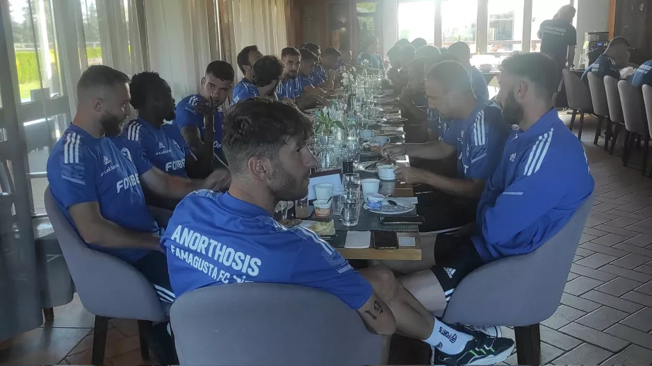Πρόγευμα και σε λίγο... φιλικό