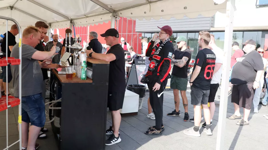 Το Pre Game των Δανών με μπύρες και hot dog/ΦΩΤΟΣ 