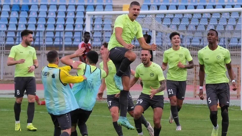 Ιστορική πρεμιέρα... με Ομόνοια!