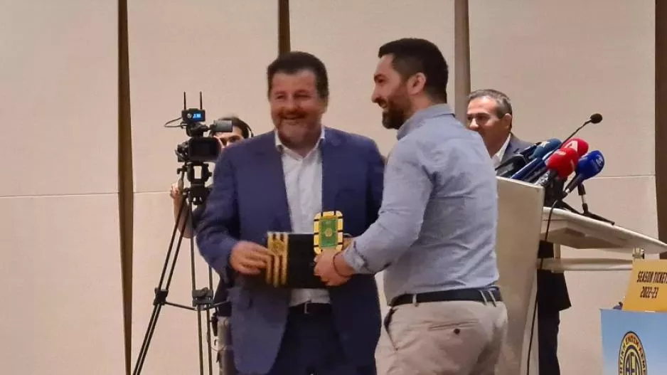 Θεόδωρος: «Το κλουβί ετοιμάζεται να μας υποδεχθεί»