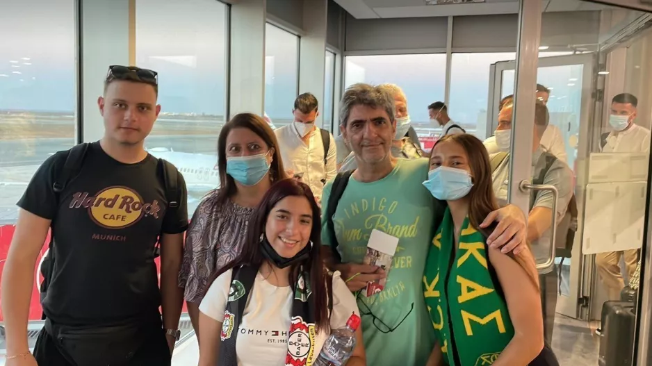 Όλη η οικογένεια πλάι της…