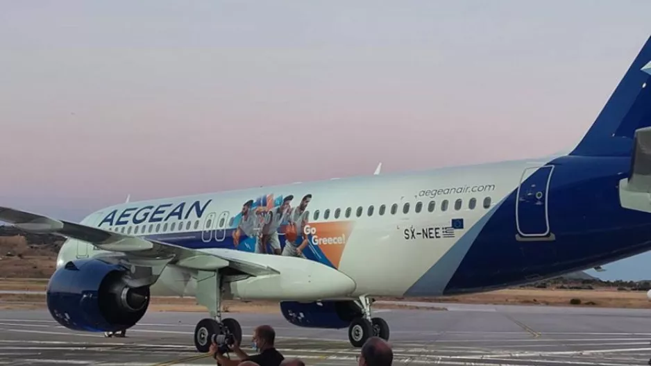 Το αεροπλάνο της Εθνικής ομάδας με τις μορφές έξι διεθνών! 