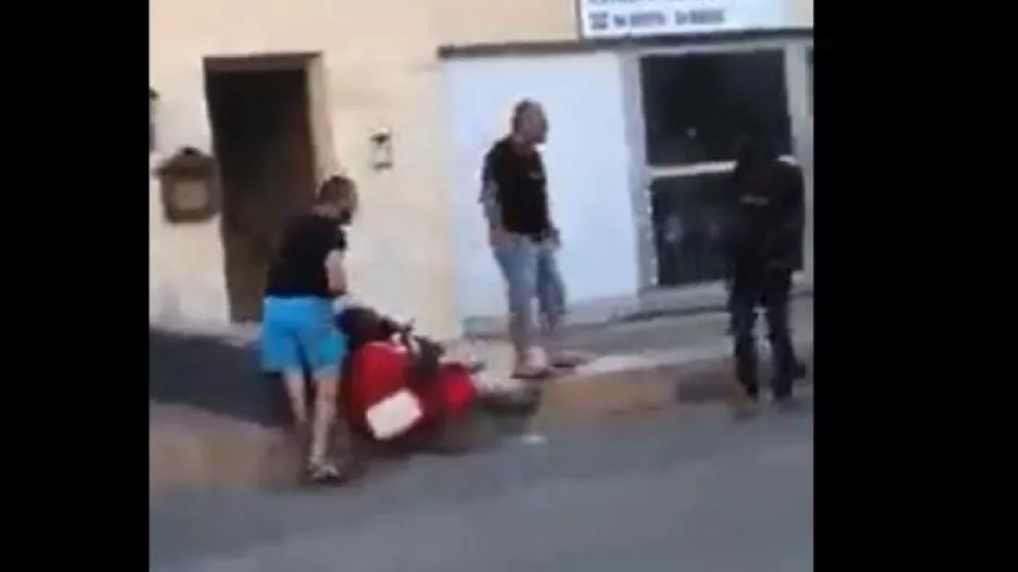 (Κύπρος) Άνδρας χτύπησε μητέρα με βρέφος (βίντεο)