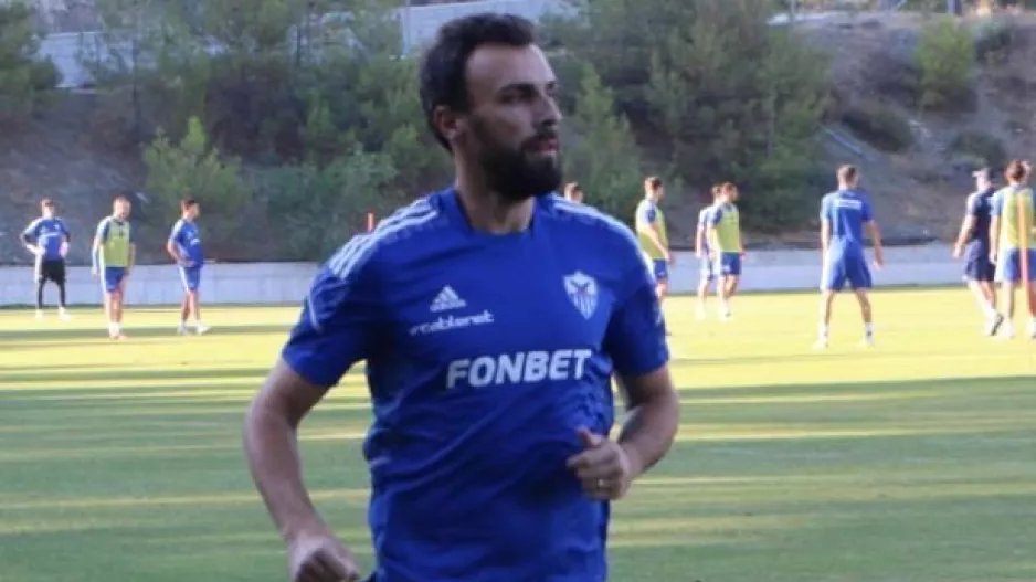 Ο πρώην συμπαίκτης και νυν αντίπαλος του Baixinho στην Κύπρο! (φώτο)