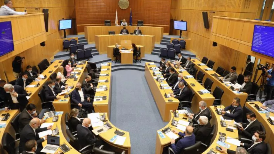 Στην Βουλή η πρόταση νόμου για πλαφόν στα καύσιμα