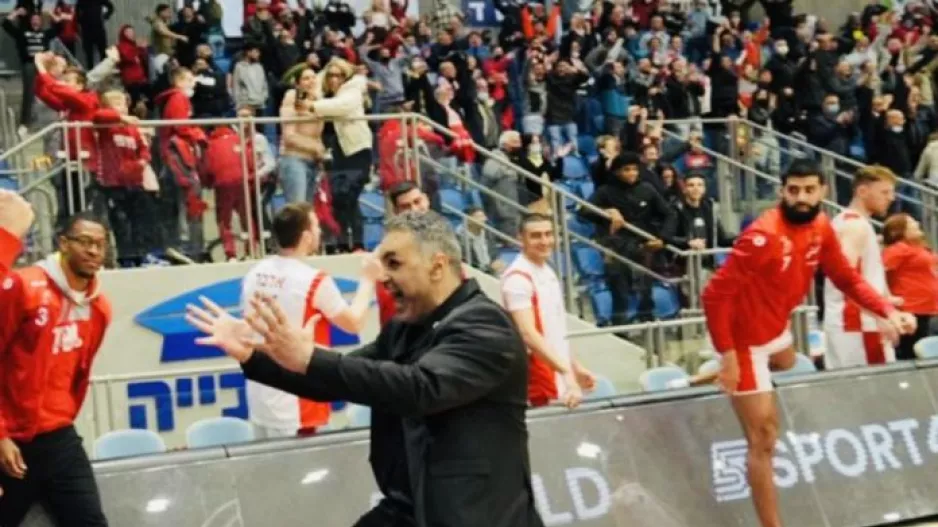 Σειρήνες από μεγάλα κλαμπ για Λείβα