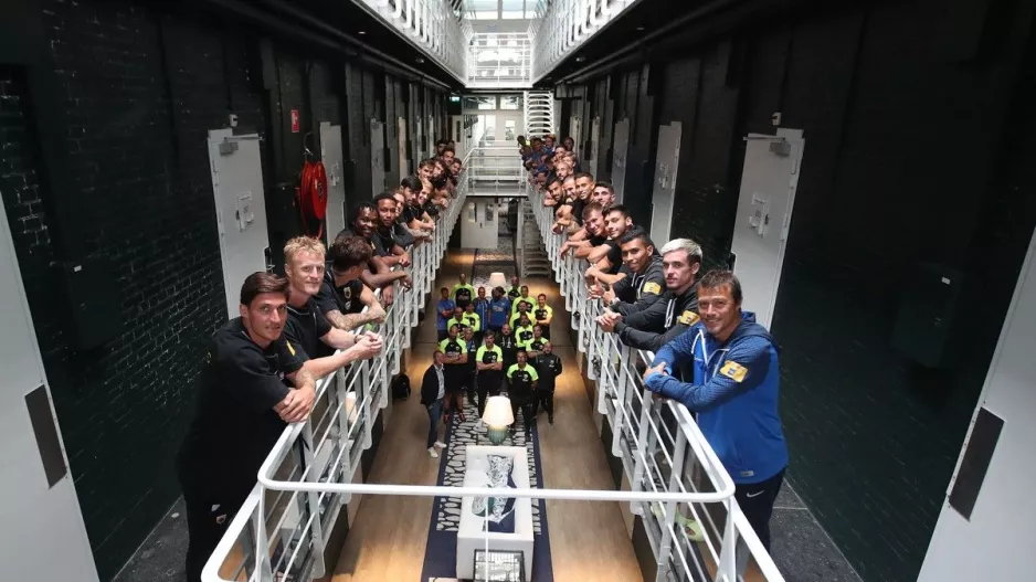 ΑΕΚ: Η φωτογραφία α λα Prison Break στο ξενοδοχείο - "φυλακή" στην Ολλανδία