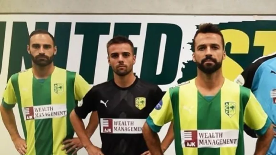 Με... ολόμαυρα εκτός έδρας!