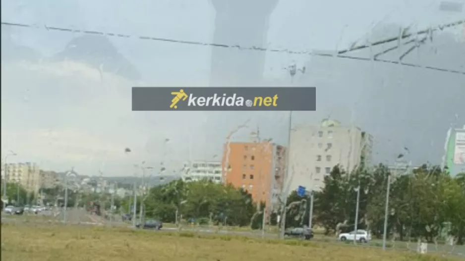 Βροχερό το... σκηνικό στο Κόσιτσε (φώτος)