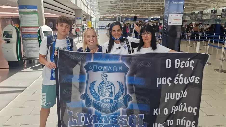 Με πανό του Απόλλωνα στο αεροδρόμιο!