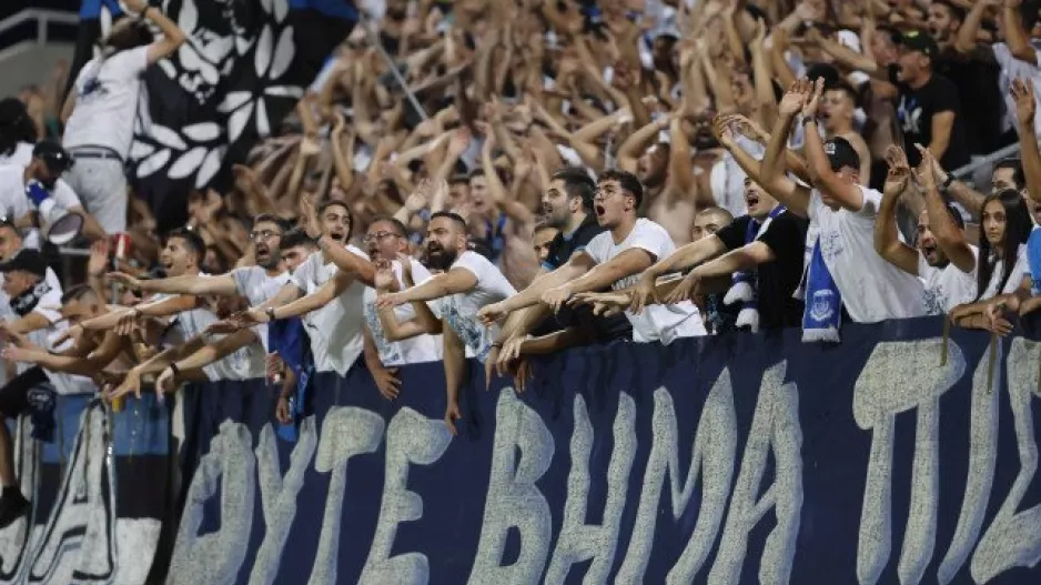 Ζωντάνια στις εξέδρες