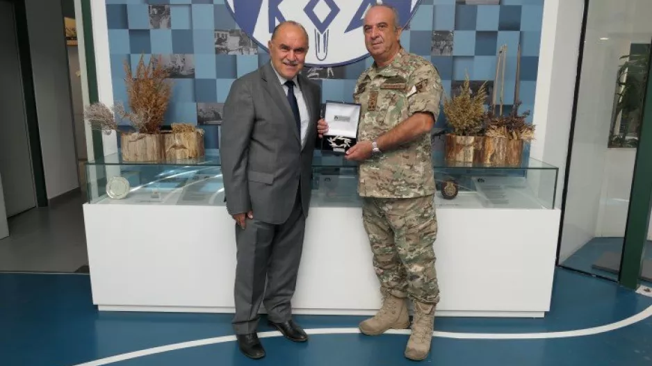 Ο Πρόεδρος του ΚΟΑ τίμησε  τον Υπαρχηγό του ΓΕΕΦ Κώστα Χρυσηλίου
