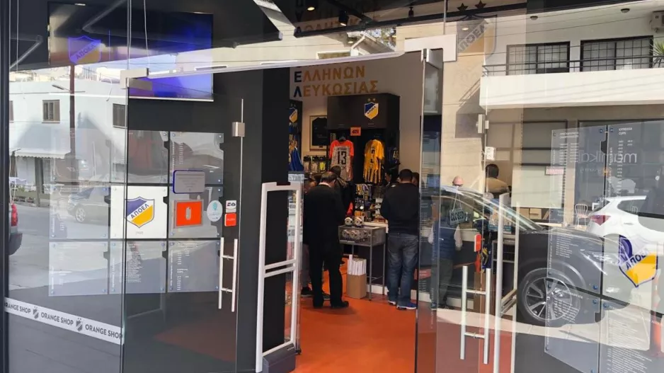 Ανοικτό μέχρι τις 16:00 το Orange Shop