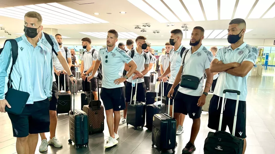 Πέταξε... για Βουλγαρία η ΑΕΛ (Φώτος) 