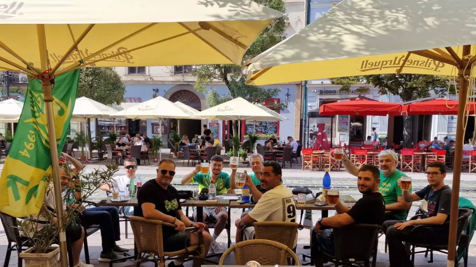 Κιτρινοπράσινο χρώμα με... μπυρίτσα 