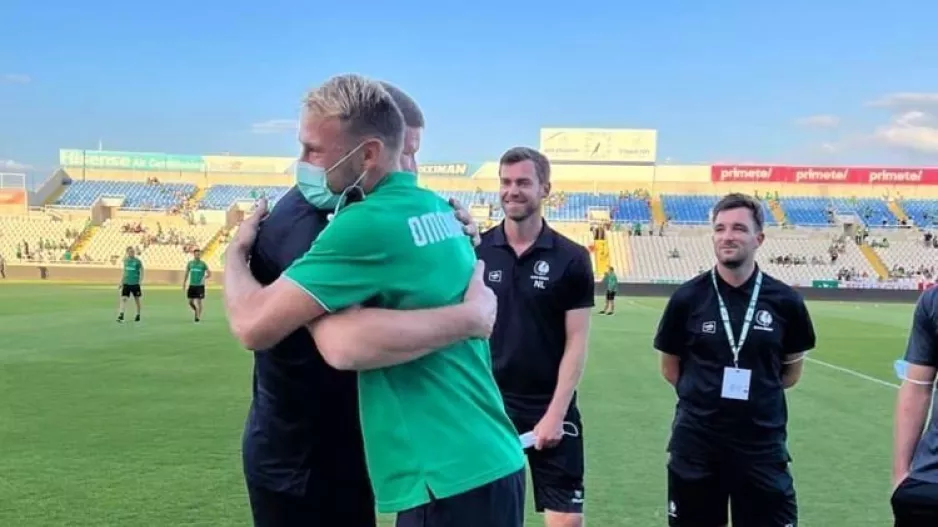 Αγκαλιά με Vanhaezebrouck ο Μπέζους!