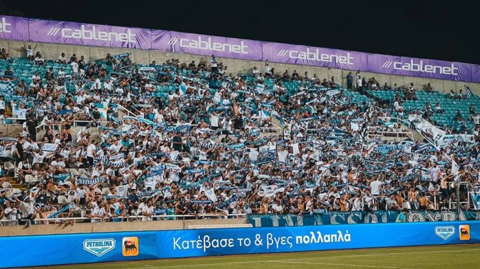 ΘΥΡΑ 1: "Ταξιδεύουμε με κάθε μέσο!/Απαιτούμε κατάθεση ψυχής"