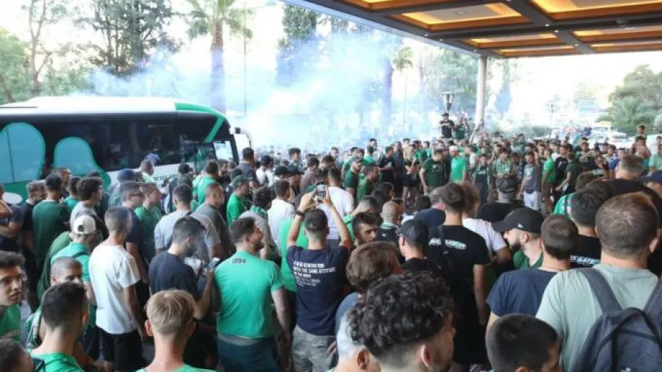 «Πράσινη» παράνοια και «ντόπες» από 1500 οπαδούς του Παναθηναϊκού