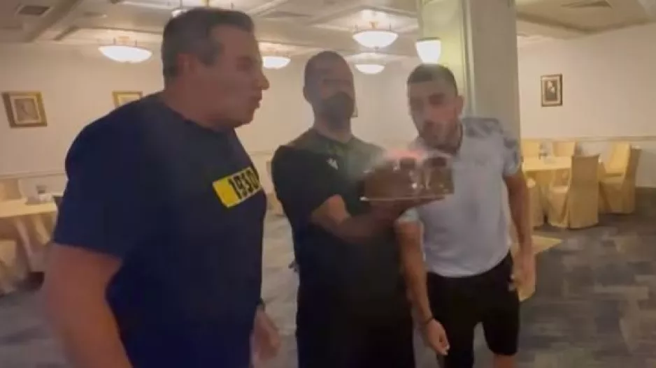 Κεράκια... για "Πάπα" και Πλουτή! (βίντεο)