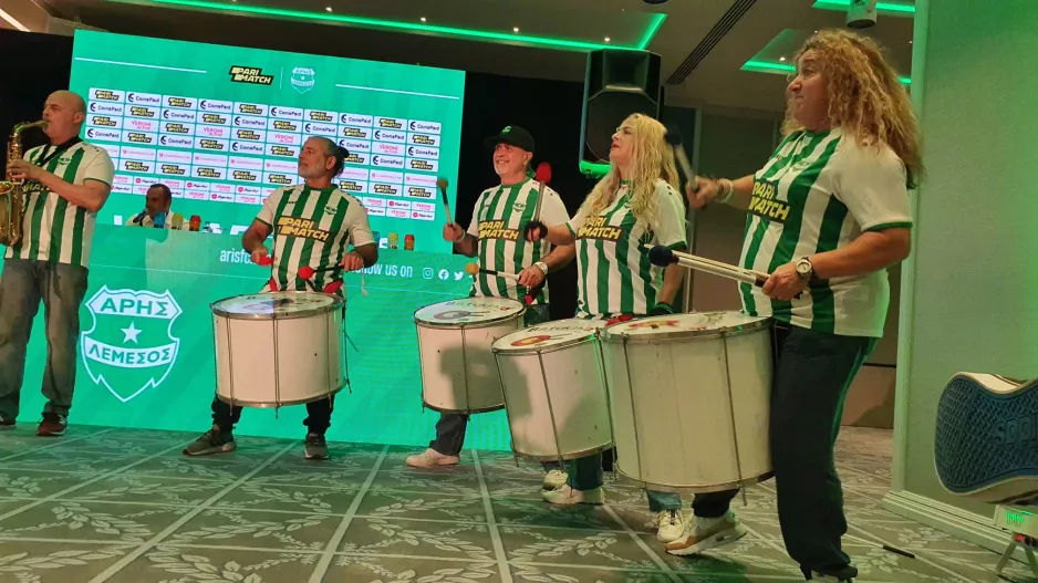 (ΒΙΝΤΕΟ) Show... από τους τυμπανιστές