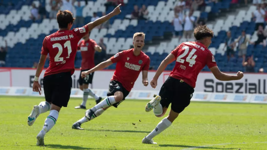 Πρώτη νίκη για Hannover 96 με πρωταγωνιστή τον δικό μας Φώτη! (Βίντεο)