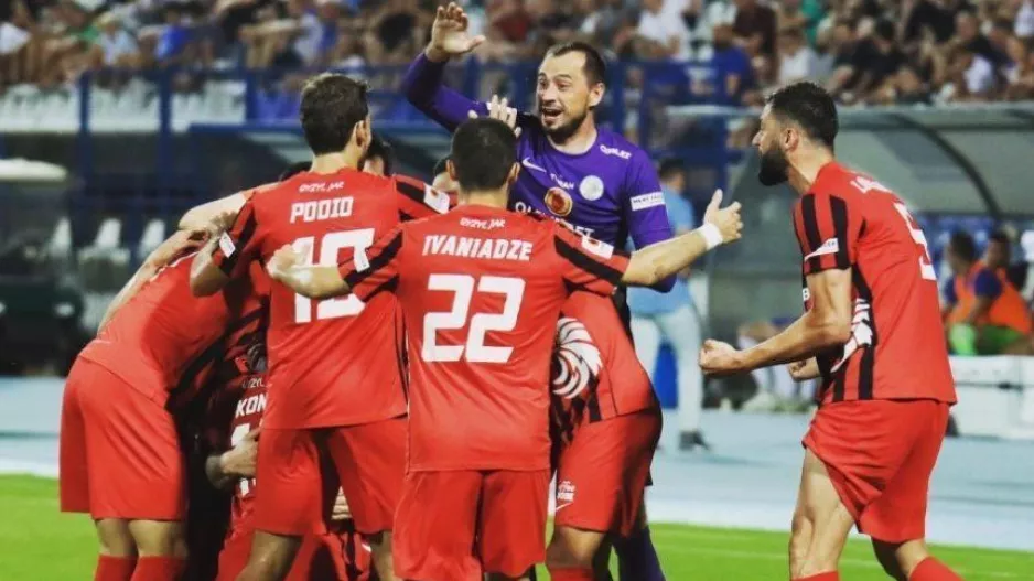 Στο χέρι τους;