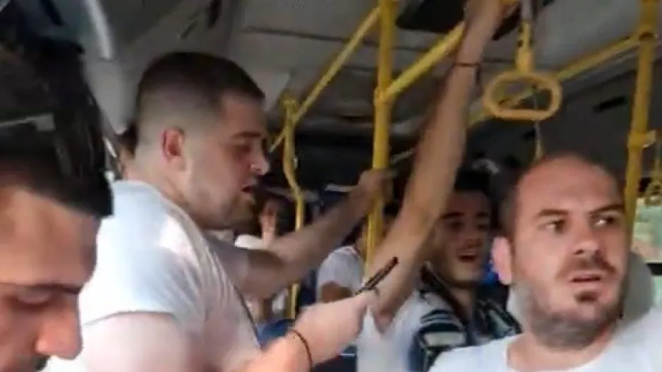 Απόλλων/ Στο λεωφορείο... "Γύρω μου φωτιές" (Βίντεο Kerkida)