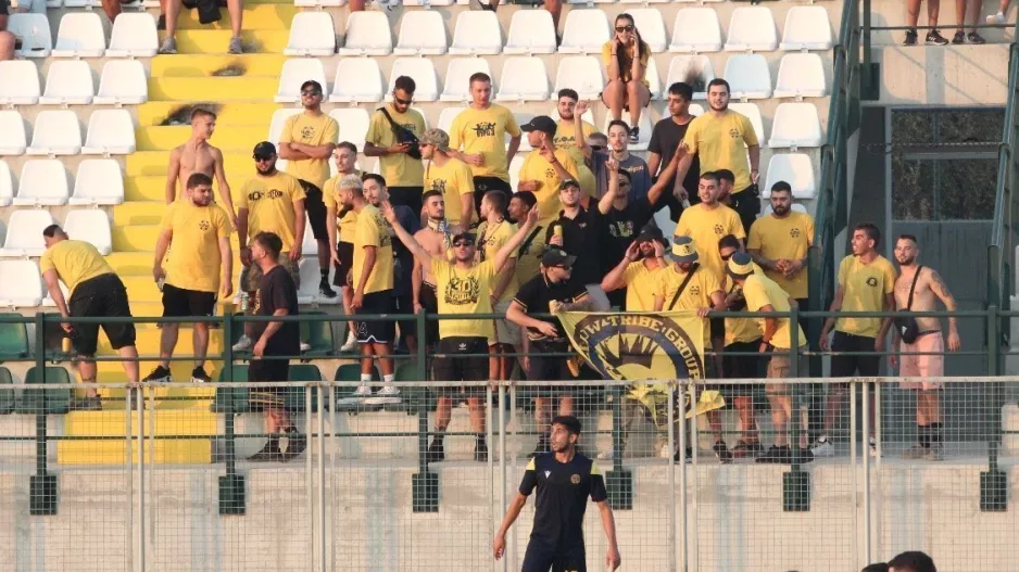Οι οργανωμένοι της ΑΕΛ στην Περιστερώνα (φώτος/βίντεο)
