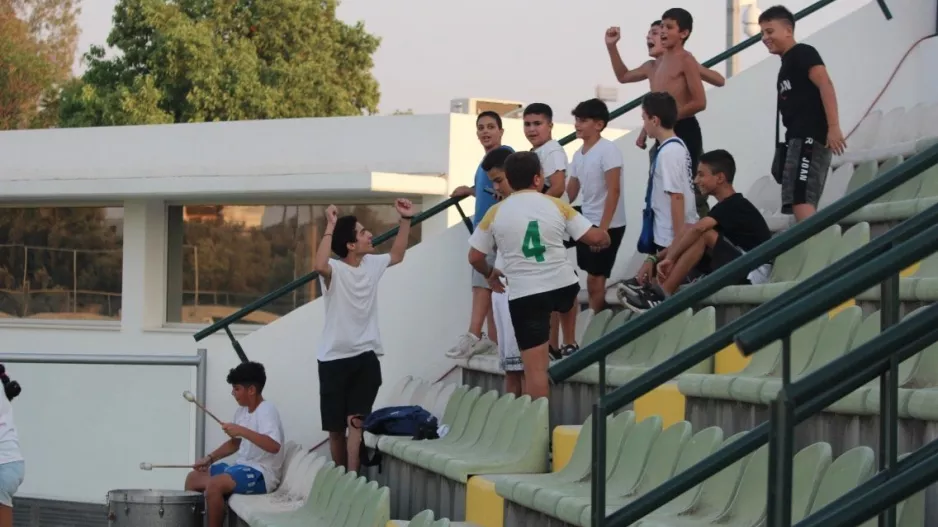 Ατμόσφαιρα... οι νεαροί οπαδοί της Δόξας (φώτος)