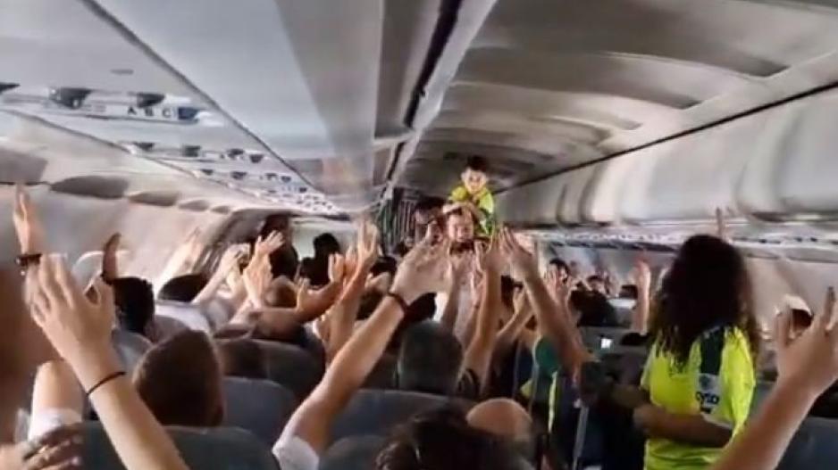 "Πάτησε" Βελιγράδι, "AEK-AEK" στο αεροπλάνο!  (βίντεο/φώτος)