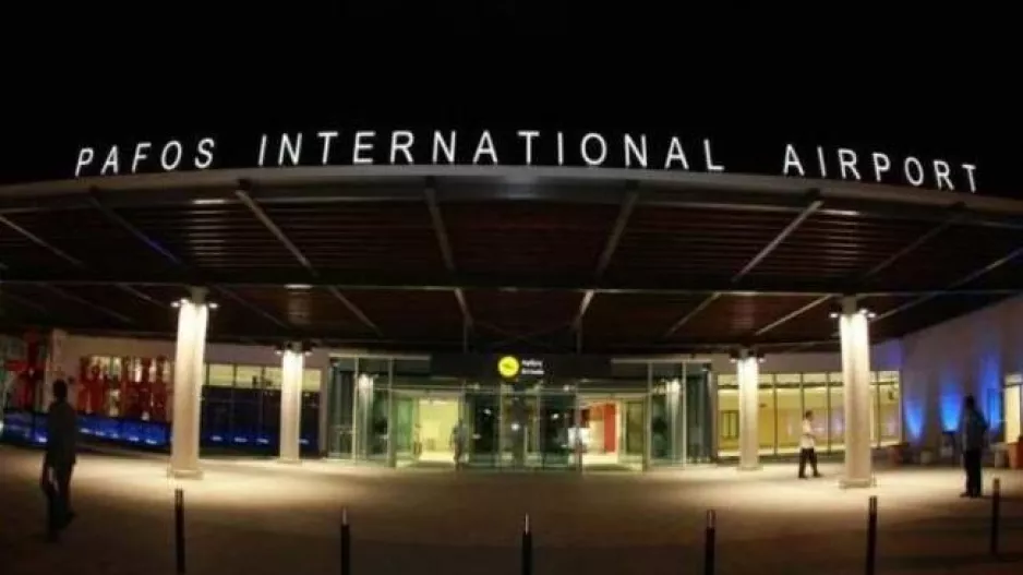 Μεθυσμένη γυναίκα δάγκωσε αστυνομικό στο αεροδρόμιο Πάφου