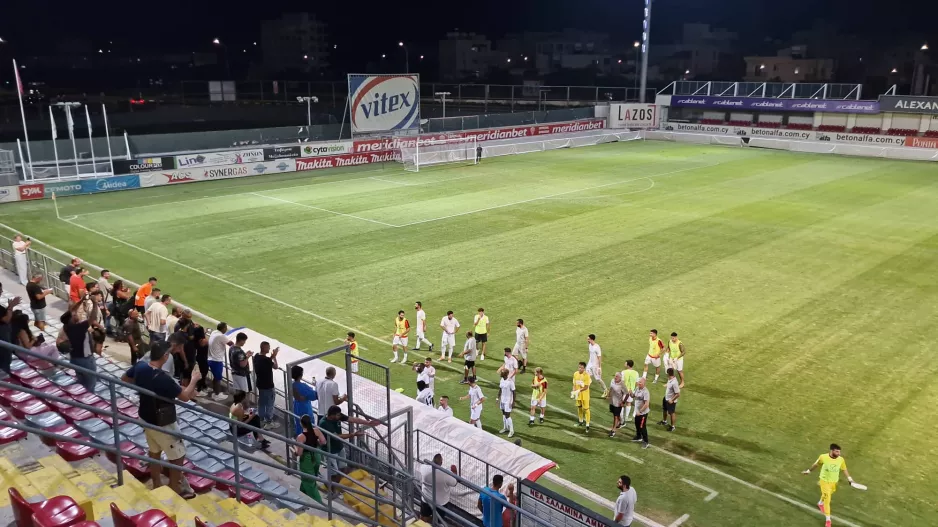 Η βραδιά έκλεισε με "ζεστό" χειροκρότημα (βίντεο)