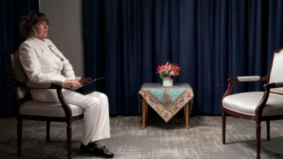 Ο πρόεδρος του Ιράν αποχώρησε από συνέντευξη επειδή η δημοσιογράφος αρνήθηκε να φορέσει μαντήλα!