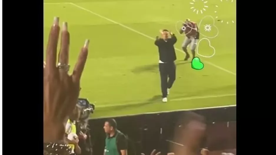 Έστειλε φιλάκια και καρδούλες ο Σπιλέφσκι 